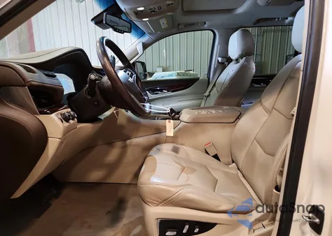 2015 Cadillac Escalade Premium z USA, uszkodzony, nr VIN 1GYS4NKJ6FR684213